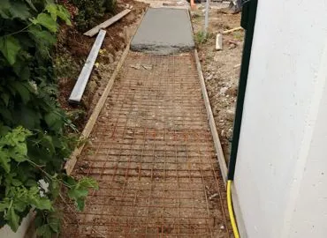 Vialetti d'ingresso e muretti perimetrali